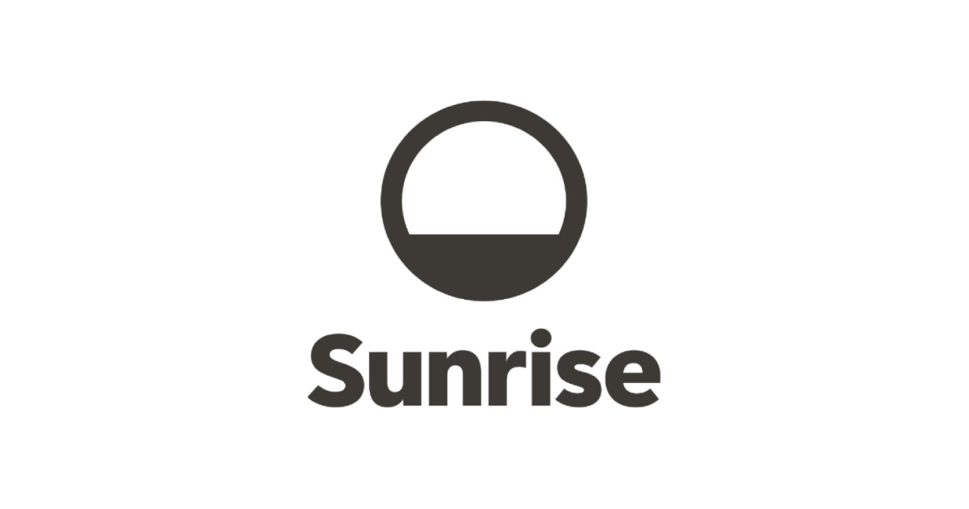 Über dem Wort „Sunrise“, das in fetten schwarzen Buchstaben auf weißem Hintergrund steht, befindet sich ein schwarzer Kreis, dessen untere Hälfte ausgefüllt ist und der einem Sonnenaufgang ähnelt.